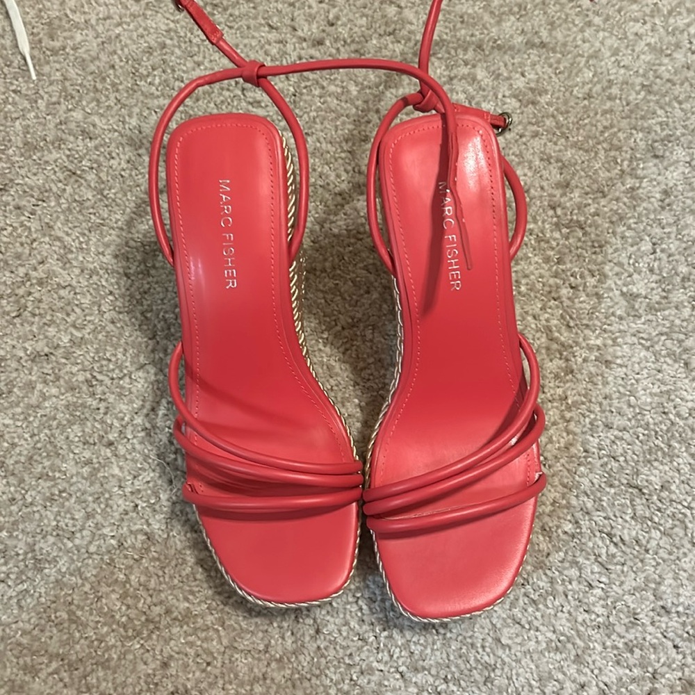 Marc Fisher Pink wedges